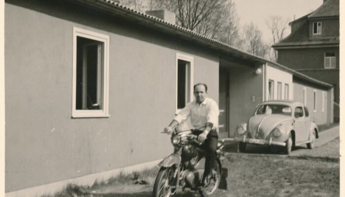 Juan Sánchez Linares with moped